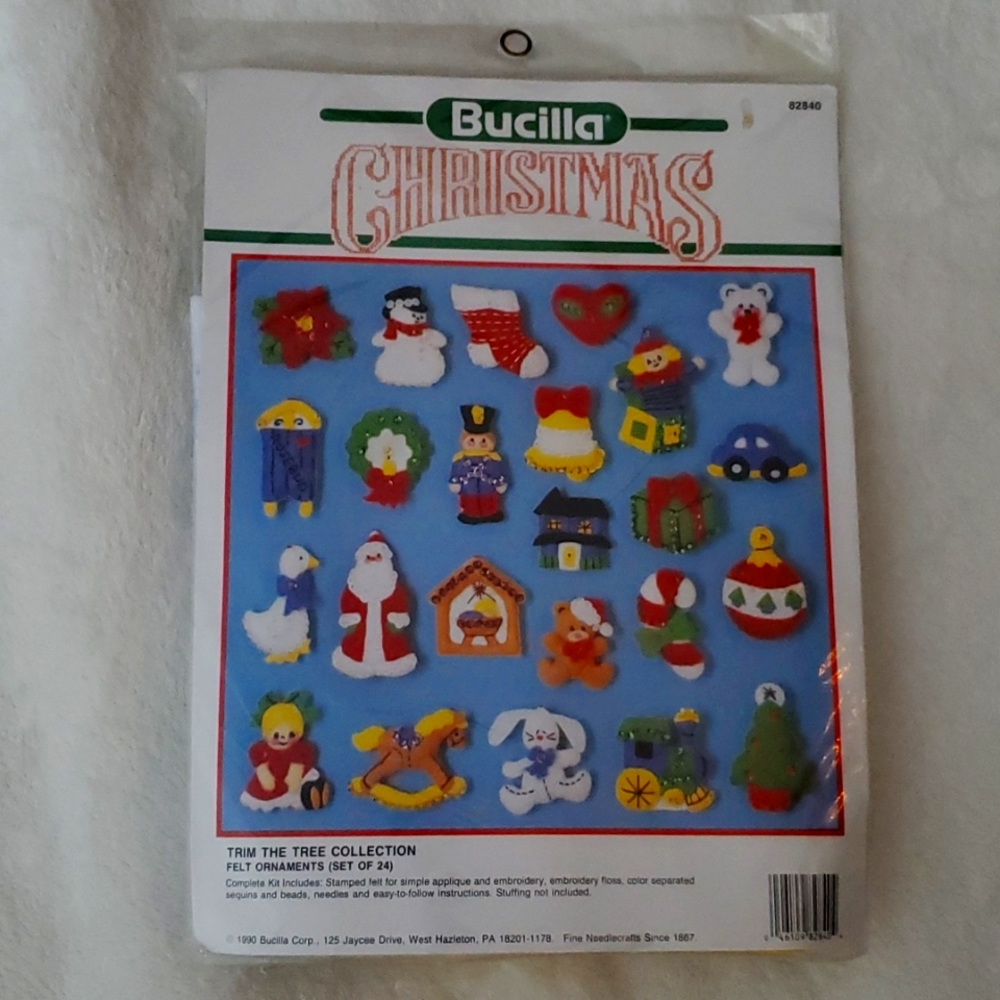 VTG 1990 Bucilla Christmas~Trim the Tree Collection~24 Felt Ornament Kit! 82840